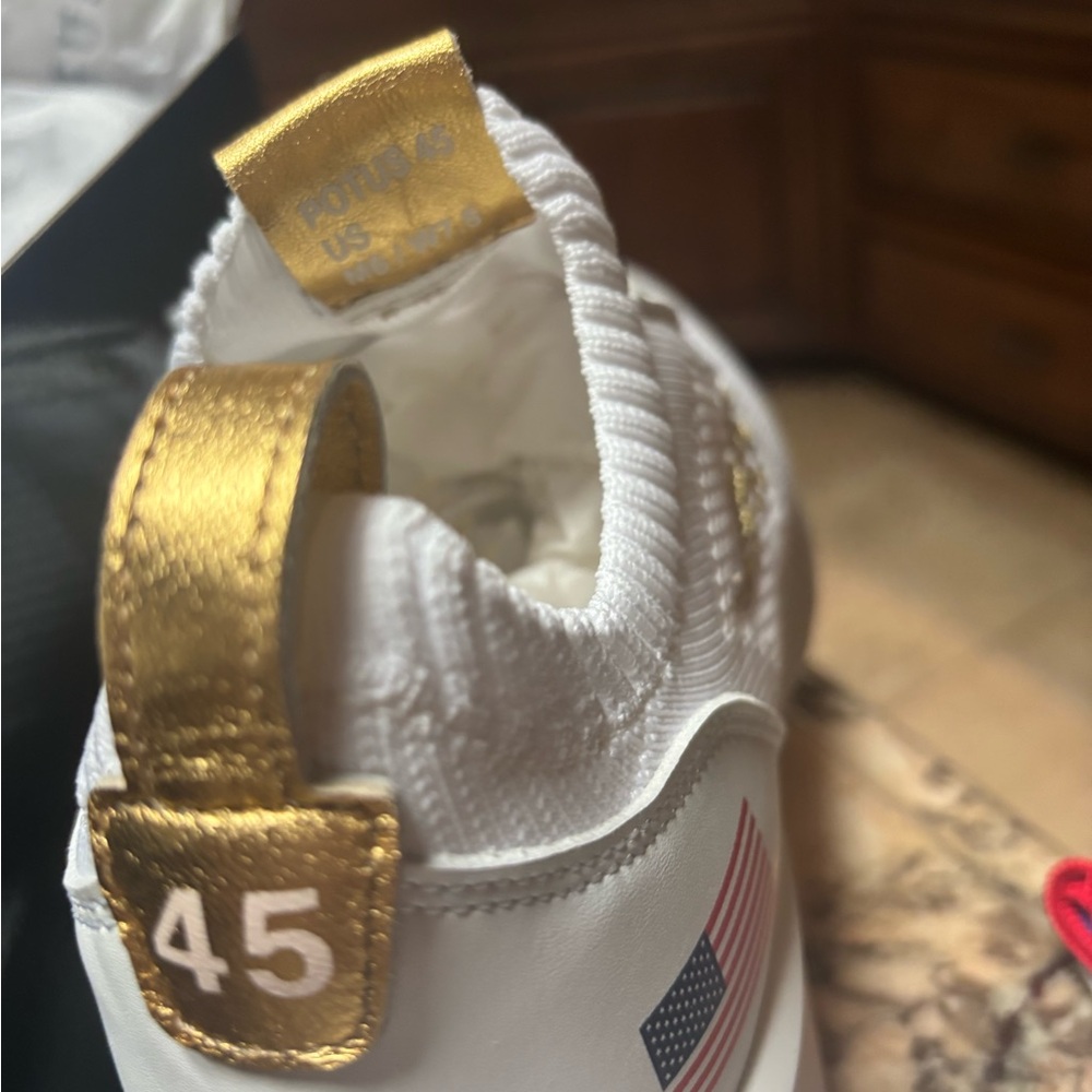 Authentic Trump sneakers. Unused - Picture 4 of 5